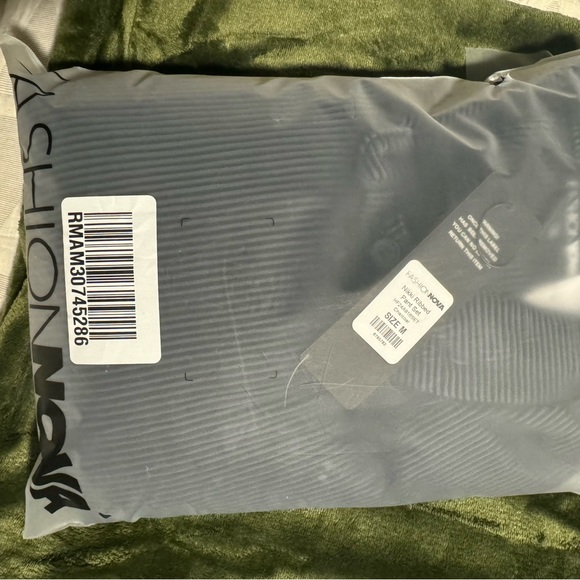 Fashion nova 2 piece ribbed set - Picture 3 of 3